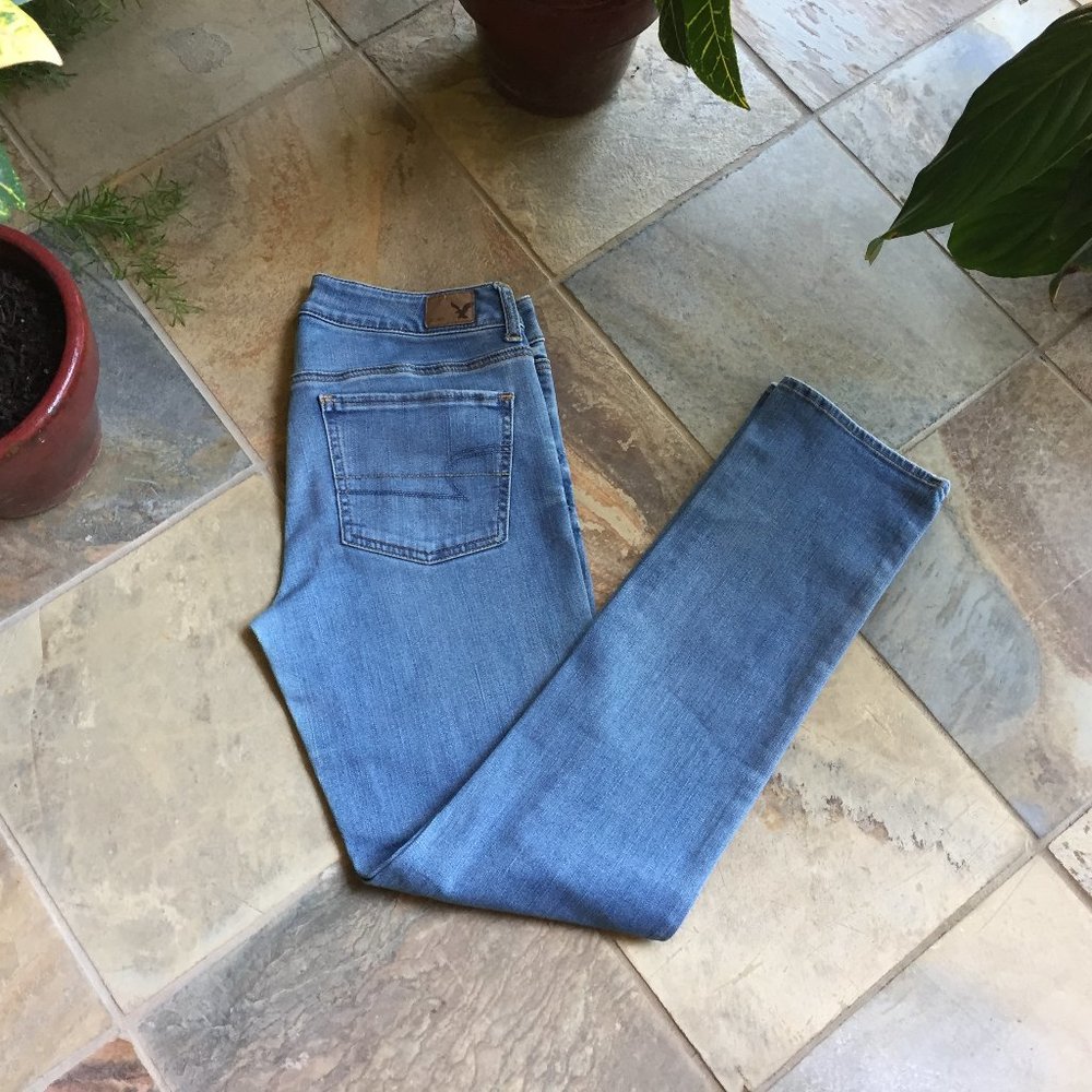 AEO Straight Super-Stretch Jeans (NWOT)